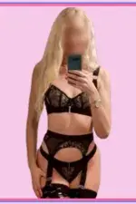 Blonde Bombshell of Cheshire  Photo 3