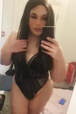 Laura Tyler 's gallery photo 11